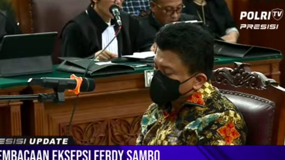 Kuasa hukum Ferdy Sambo dan Putri Candrawathi keluhkan soal suara kecil saat menanyakan saksi [Foto Istimewa / Tangkapan Layar Youtube Polri TV]