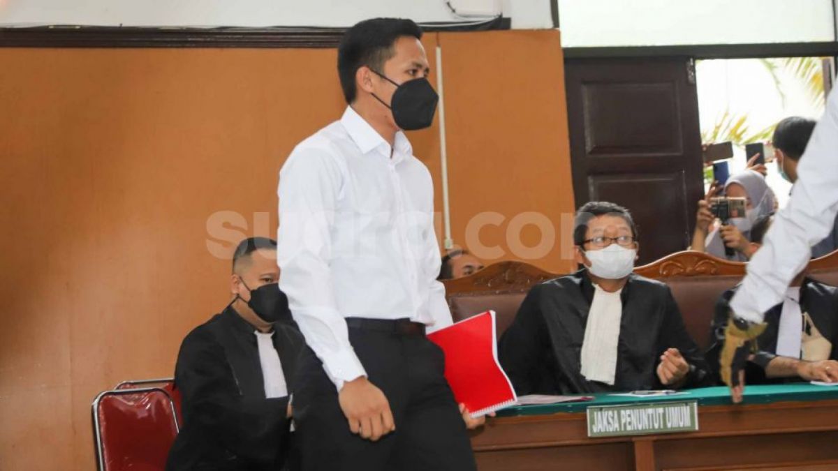 Bharada Richard Eliezer atau Bharada E saat dalam sidang perdana dakwaan kasus dugaan pembunuhan Brigadir J [Foto Istimewa / Suara.com - Alfian Winanto]