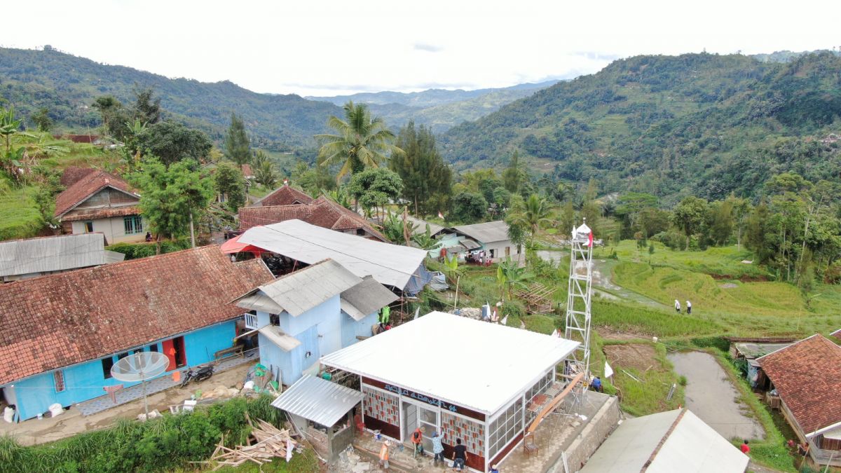 Bangunan Masjid di Garut yang dibangun dalam waktu 99 jam oleh Adhin Abdul Hakim bersama timnya. [Foto Dok Pribadi]