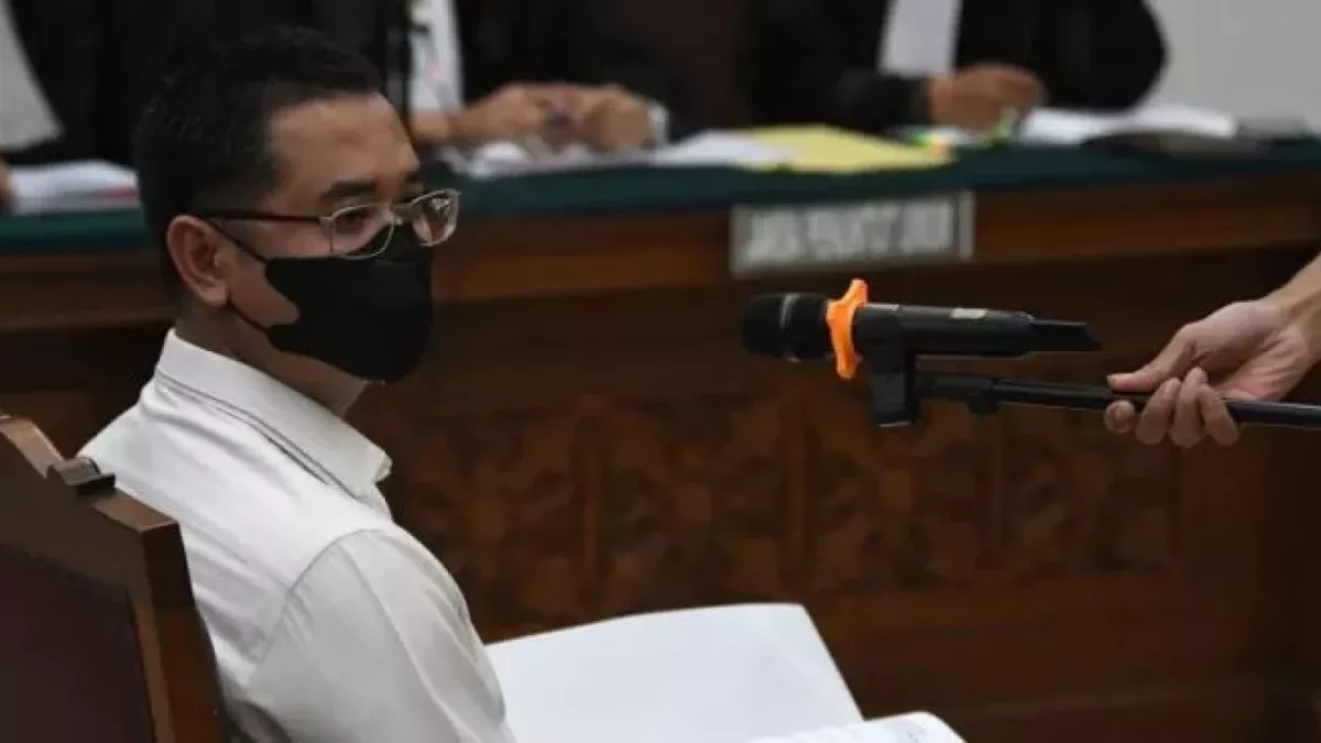 Terdakwa Irfan Widyanto dalam sidang pemeriksaan saksi terhadap dirinya. [Foto Suara.com / ANTARA FOTO - Aditya Pradana Putra/YU]