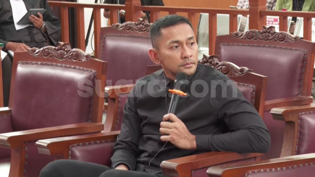 AKBP Ari Cahya Nugraha ketika menjadi saksi dalam persidangan kasus merintangi penyidikan kematian Brigadir J di PN Jakarta Selatan [Foto Dok Suara.com - M.Yasir]
