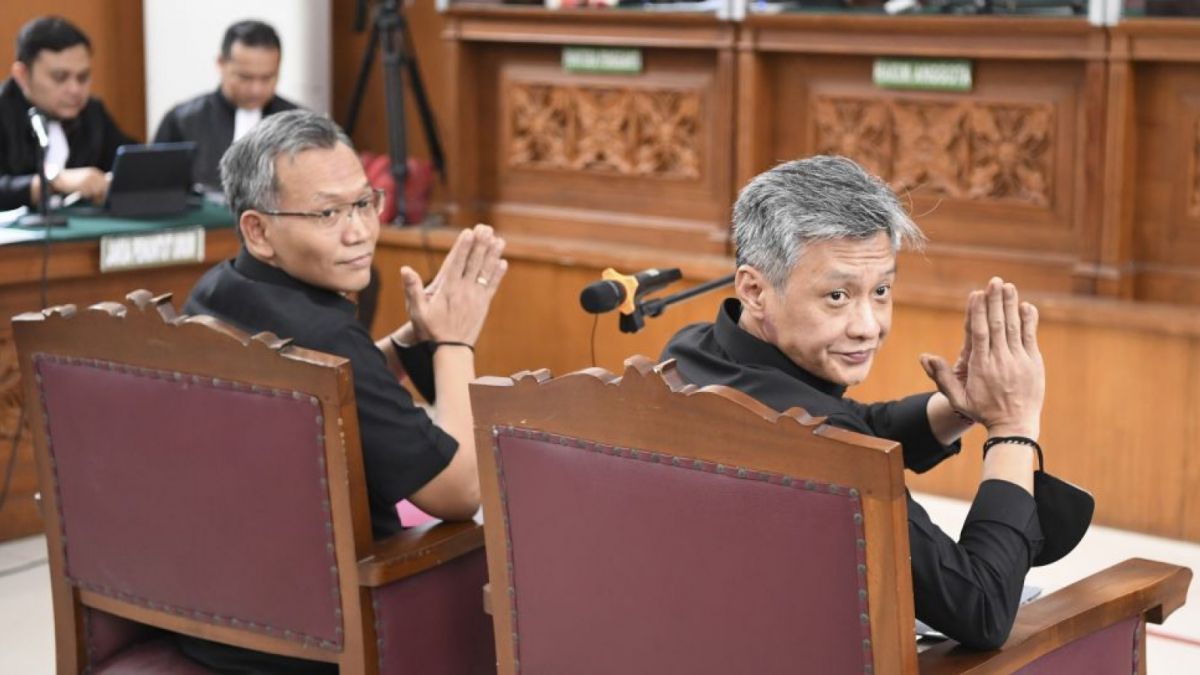 Terdakwa kasus merintangi penyidikan Agus Nurpatria dan Hendra Kurniawan dalam ruang sidang di Pengadilan Negeri Jakarta Selatan [Foto: Dok Suara.com / ANTARA FOTO - M Risyal Hidayat/nym]