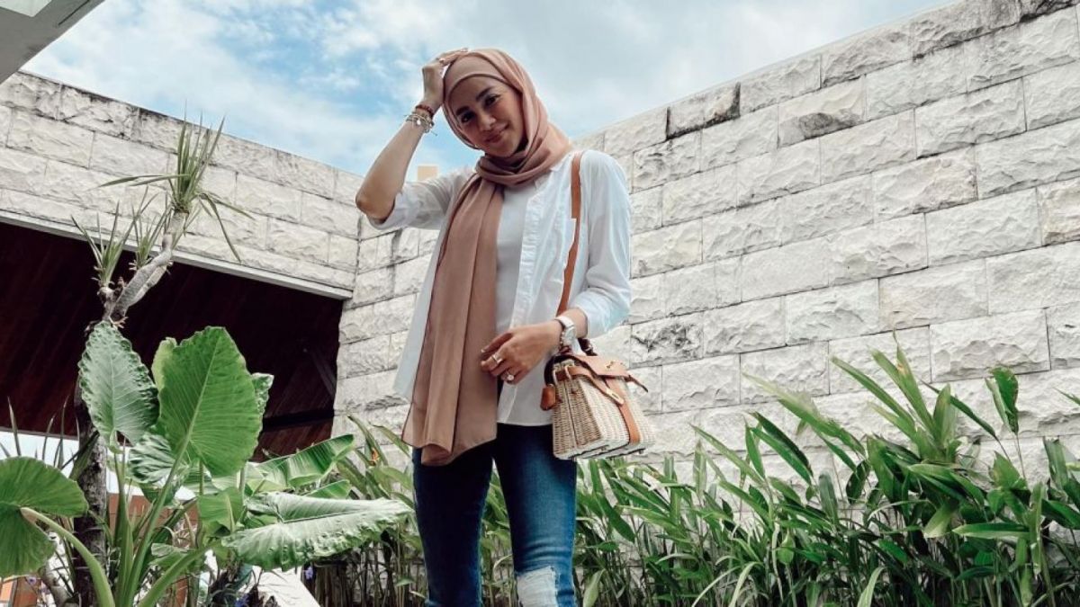 Olla Ramlan mengizinkan mantan suaminya, Aufar Hutape untuk meniikah lagi tapi keduanya masih kerap dilanda cemburu [Foto: Dok Instagram Olla Ramlan]