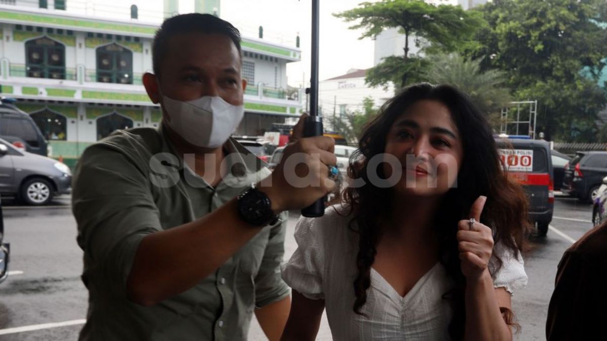 Dewi Perssik Enggan Cabut Laporan, Konfliknya dengan Fans Leslar Akan semakin Panjang [Foto: Suara.com - Oke Atmaja]
