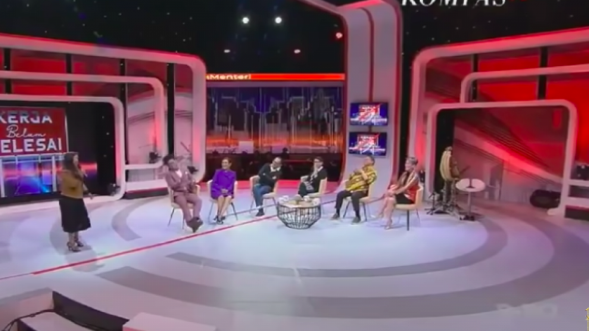 Kiky Saputri ketika meroasting 4 orang menteri yang masih menjabat di Kabinet Kerja Jilid I Presiden Jokowi tahun 2019 silam. [Foto: Tangkapan Layar Kompas TV]