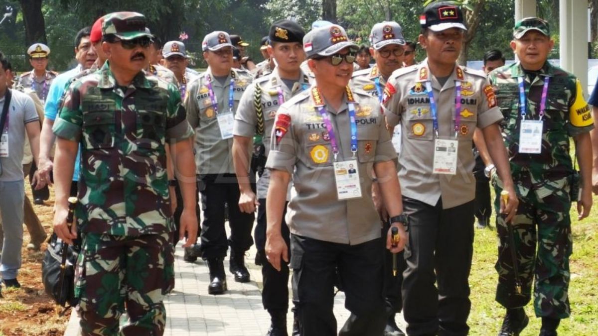 Mantan Kapolri Tito Karnavian dan Idham Azis [Suara.com/Adie Prasetyo Nugraha]