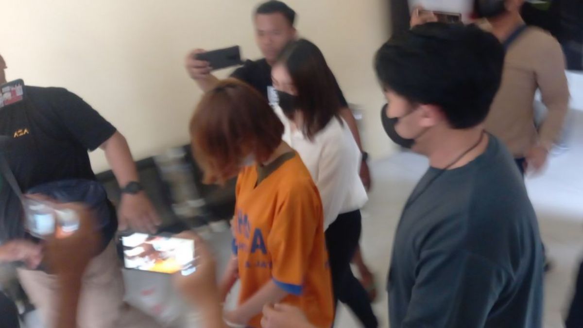 pemeran video mesum wanita kebaya merah, berinisial AH yang berprofesi sebagai model. [Foto: Suara.com -  Yuliharto Simon]