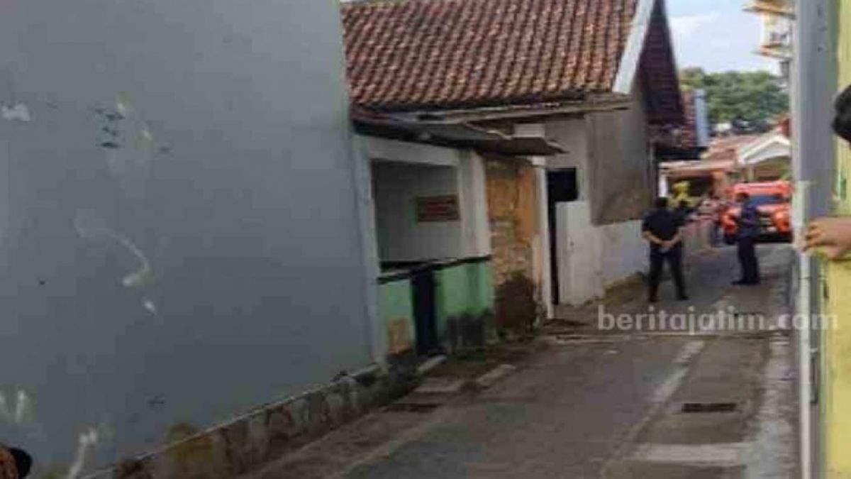 Penggerebekan Tim Densus 88 di Sumenep Madura [Foto: Beritajatim]