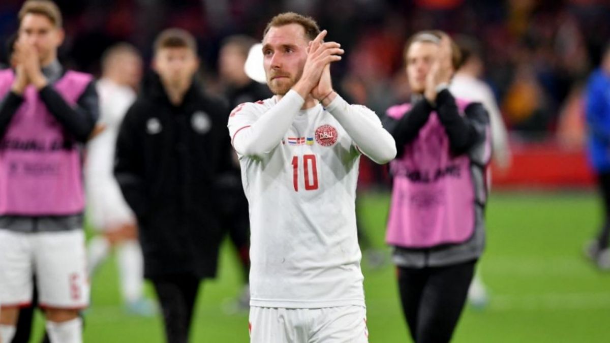 Christian Eriksen pemain Timnas Denmark. FIFA menolak permohonan dari federasi sepak bola Denmark terkait tulisan di kaos yang akan digunakan saat Piala Dunia 2022 [Foto: Suara.com / JOHN THYS - AFP]
