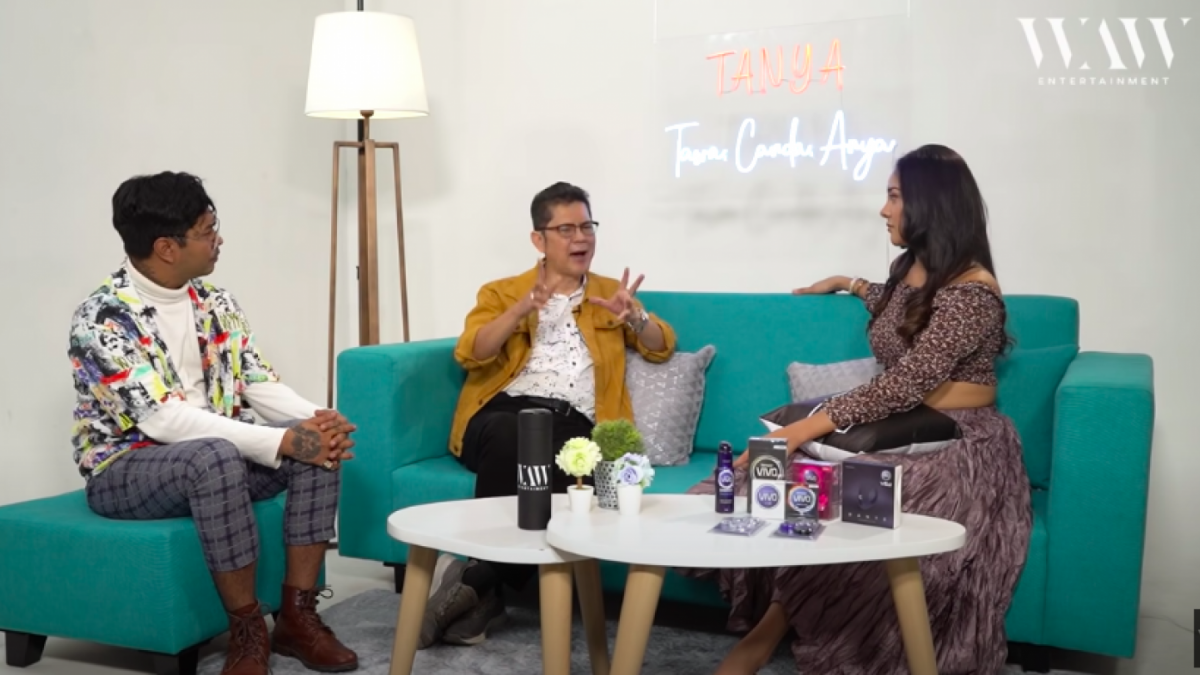 Dokter Boyke memberikan seks edukasi tentang tata cara berhubungan ,intim yang sehat [Foto: Tangkapan Layar Youtube WAW Entertainment]