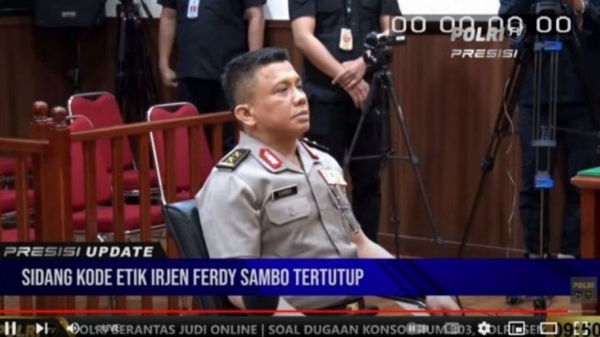Eks Kadiv Propam Polri Irjen Ferdy Sambo menjalani sidang kode etik profesi sebagai tersangka dalam peristiwa pembunuhan berencana yang menewaskan Brigadir J. (YouTube/Polri TV Radio)