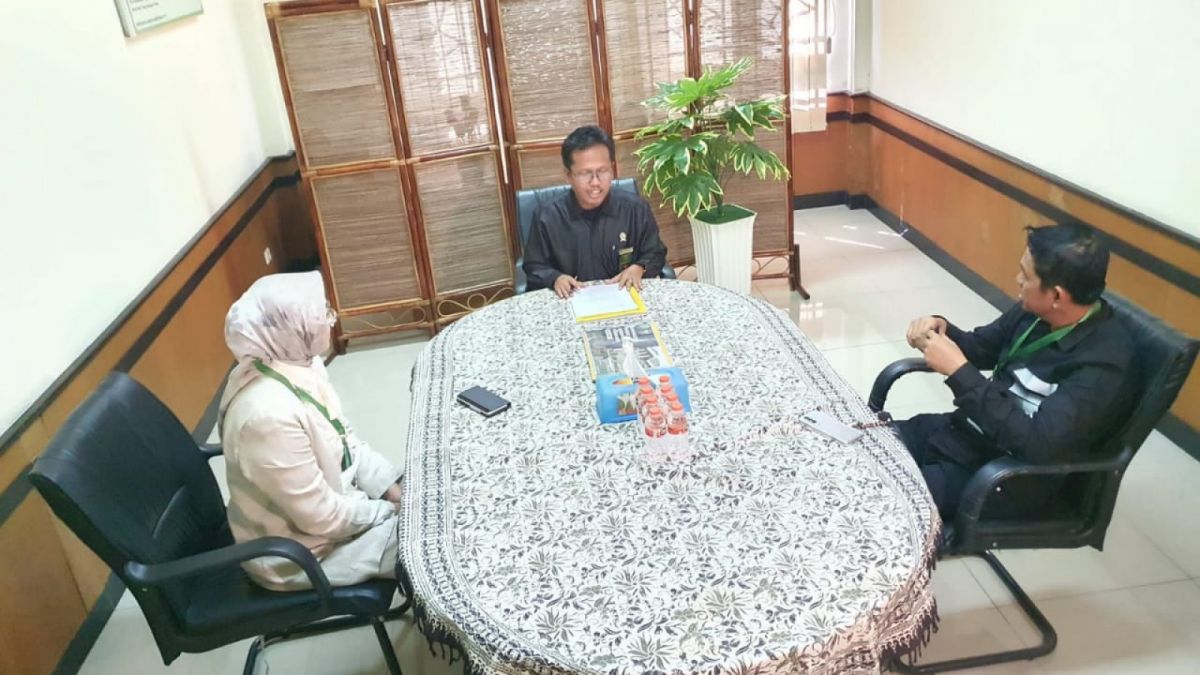 Dedi Mulyadi dan istrinya sbeagai Bupati Purwakarta Anne Ratna Mustika dalam agenda sidang gugatan cerai di PA Purwakarta, Rabu (16/11/2022). [Foto: Istimewa / Dedi Mulyadi]