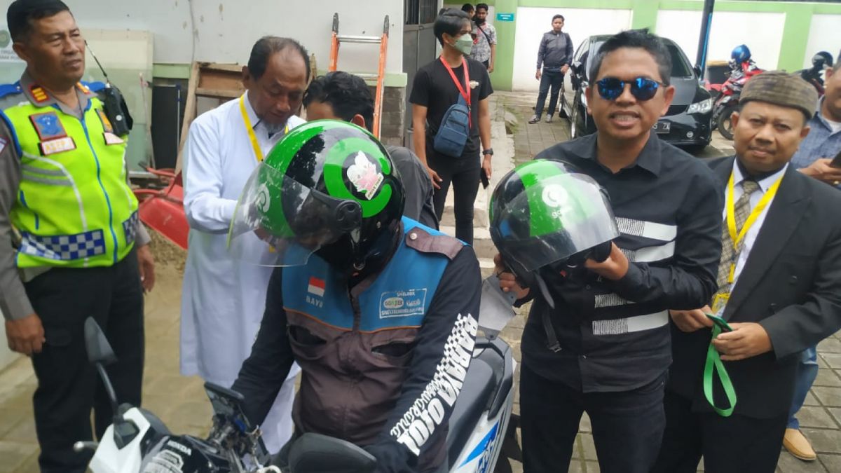 Dedi Mulyadi hadiri sidang gugatan cerai yang dilayangkan Bupati Purwakarta Anne Ratna Mustika.Dedi hadir menggunakan ojek online [Foto: Istimewa / Dedi Mulyadi]