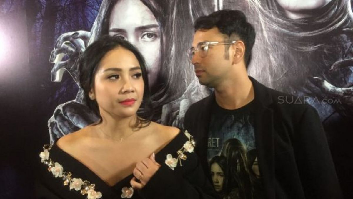Eza Gionino Disebut Gila oleh Warganet Lantaran Bongkar Kisah Cinta Raffi Ahmad dan Ayu Ting Ting di Depan Nagita Slavina [suara.com/Sumarni]