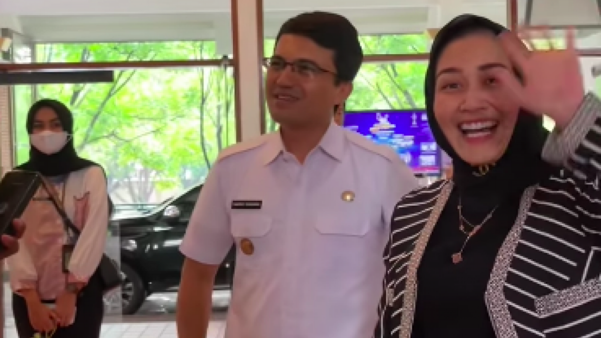 Sahrul Gunawan dan Dine Mutiara Aziz yang dikabarkan dengan menjalin hubungan. [Foto : Dok Instagram Dine Mutiara Aziz]