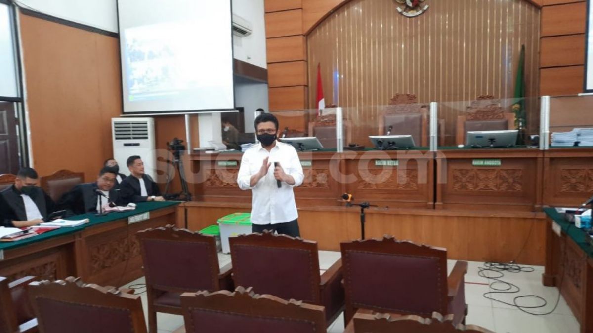 Ferdy Sambo dalam ruang sidang melanjutkan agenda persidangan kasus dugaan pembunuhan berencana Brigadir J di PN Jaksel. [Foto: Suara.com - Arga]