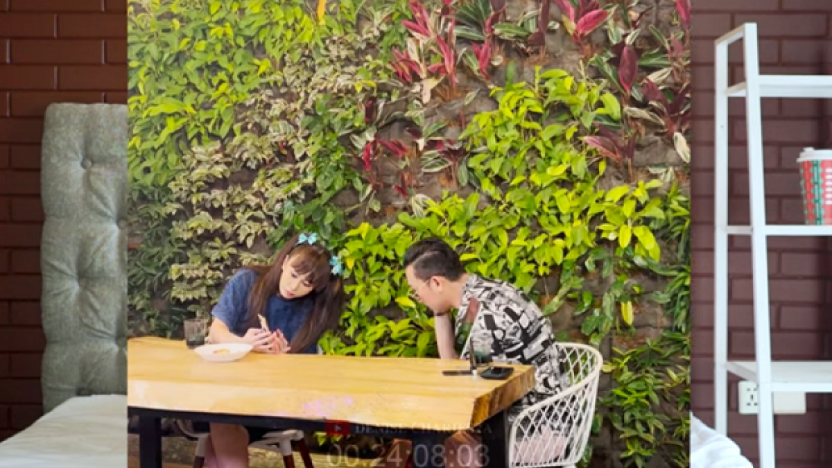 Denise Chariesta Mengaku Sempat Jadi Kupu-Kupu Malam, Warganet Menduga Hubungan dengan RD hanya.... [YouTube Denise Chariesta]