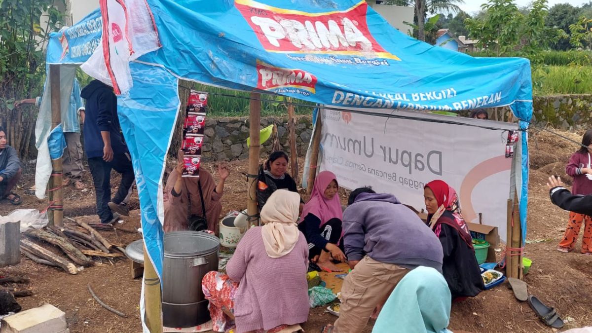 Pendistribusian bantuan logistik bagi para korban gempa Cianjur di wilayah Cieundeur, Kabupaten Cianjur. [Foto: Dok. Relawan.]