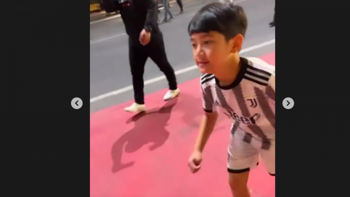 Raffi Ahmad bersama Rafathar usai menyaksikan pertandingan Piala Dunia 2022 Portugal vs Ghana [Foto: Instagram Raffi Ahmad]