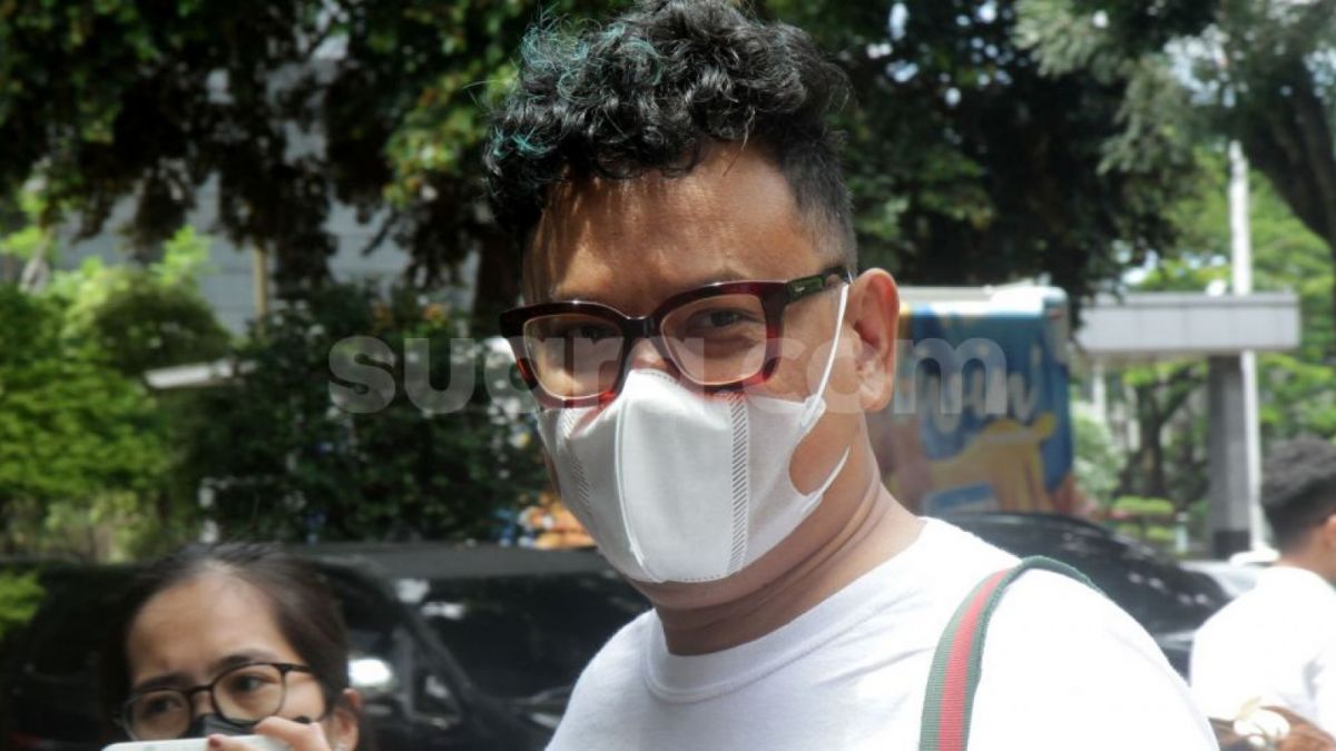 Handphone Uya Kuya selalu dicek oleh istrinya [Suara.com/Oke Atmaja]