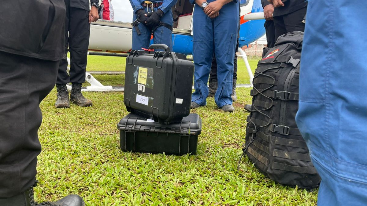 Drone diterbangkan untuk mengetahui daerah mana saja yangmasih terisolir pasca gempa Cianjur. [Foto: Polda Jabar]