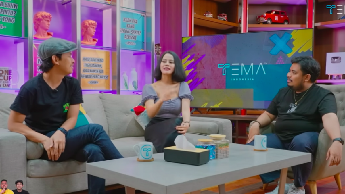 Perbicangan Siskaeee bersama Rigen dan Indra Jegel, menceritakan pengelaman hidupnya selama membuat konten dewasa [Foto: Youtube Tema Indonesia]