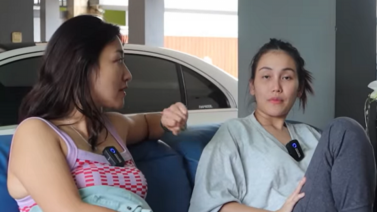 Ayu Ting Ting berikan semua pendapatannya pada ibunya [YouTube Hesti Purwadinata]