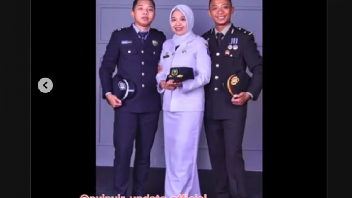 Pak Bhabin dan kedua adiknya.