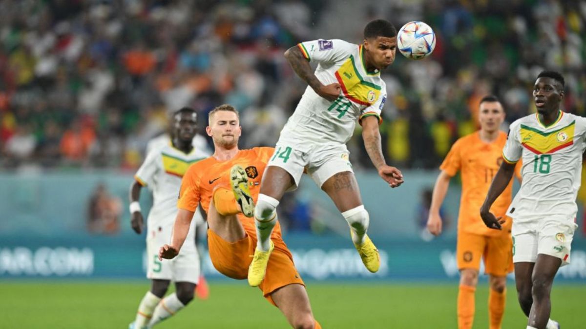 Senegal vs Belanda ketika bertanding di Piala Dunia 2022 Qatar [Foto: Suara.com / Glyn KIRK-AFP]