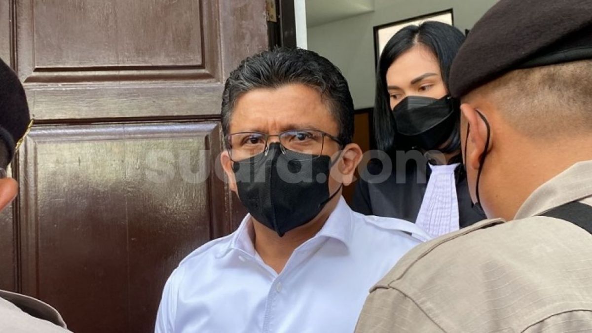 Ferdy Sambo yang menjadi otak pembunuhan berencana terhadap Brigadir J, sekanrionya dibongkar oleh Bharada E [Foto: Suara.com- Arga]