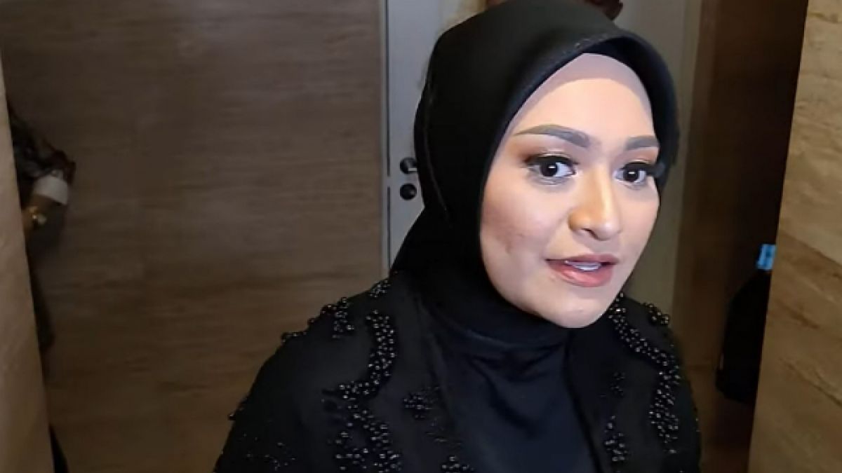 Nathalie Holscher membantah Fariz tinggal serumah dengannya [YouTube Was Was]