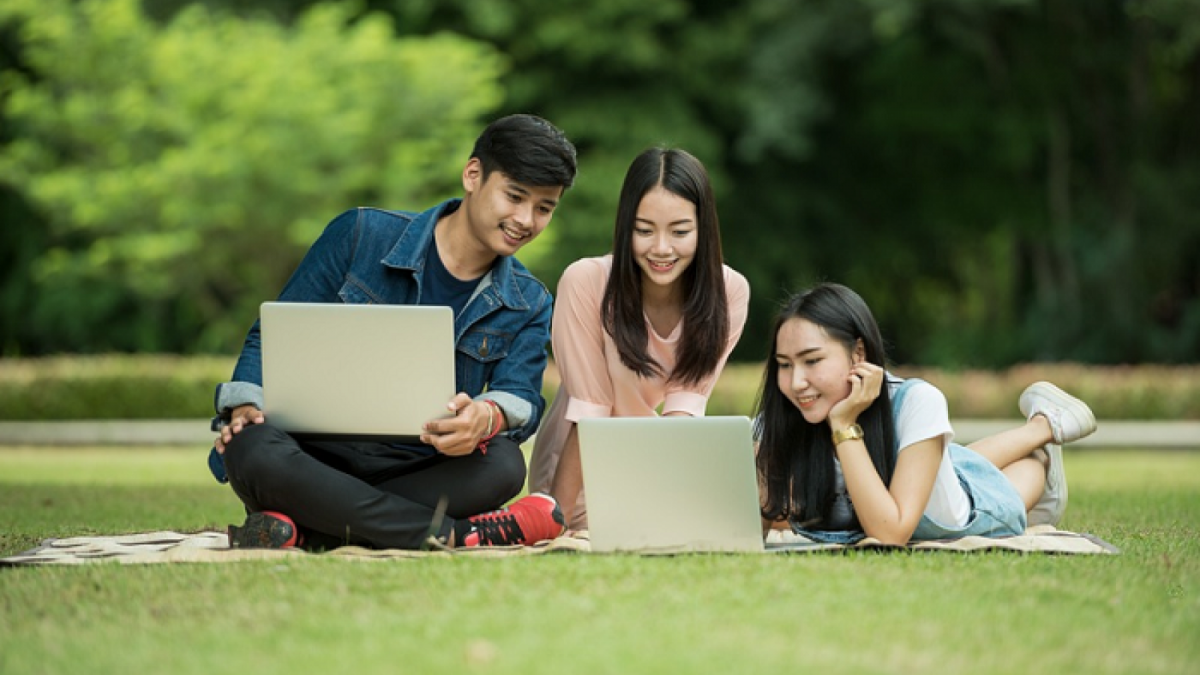 Ilustrasi. Cara Cek Daftar Penerima PKH Siswa Sekolah Cair Desember 2022 dari Kemensos. [Freepik]