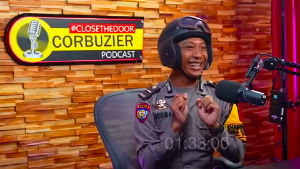 Pak Bhabin saat menjadi bintang tamu podcast Deddy Corbuzier. [Foto: Tangkapan Layar Deddy Corbuzier]