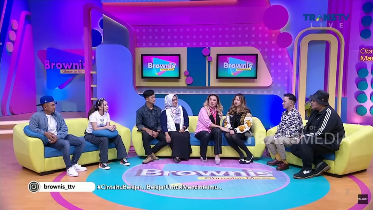 Pinkan Mambo mengatakan bahwa sekolah tidak penting [Brownis]