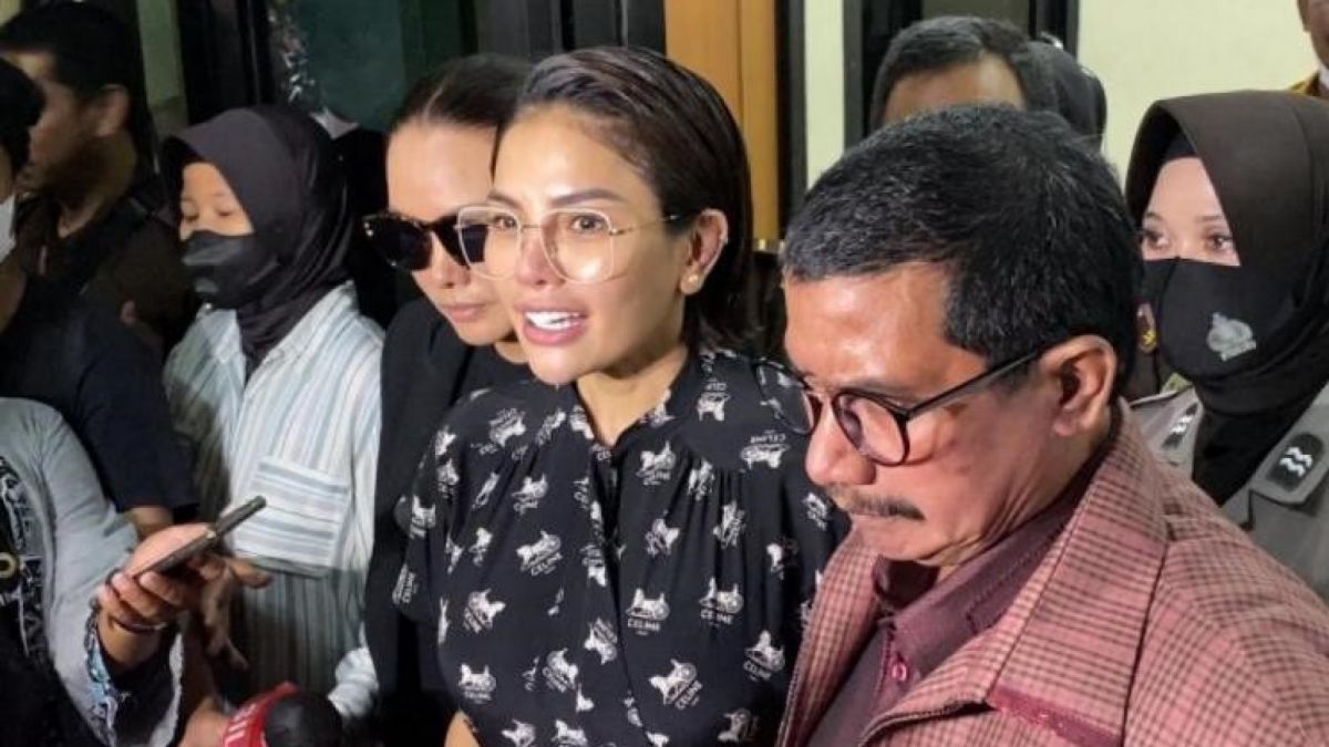 Dito Mahendra Kembali Tak Hadir di Persidangan, Nikita Mirzani Paksa Majelis Hakim: Jangan Seenaknya! [suara.com]