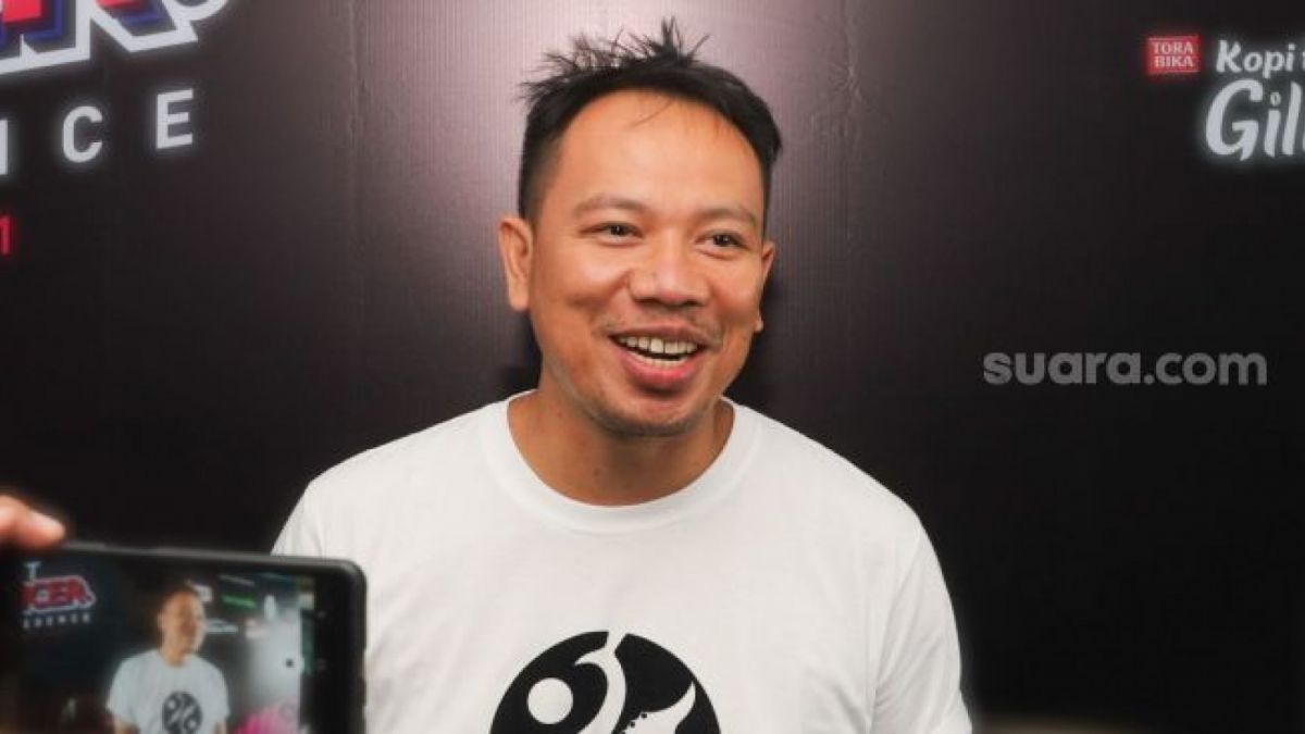 Vicky Prasetyo Resmi Gandeng Pacar Baru: Warganet: Hati-hati Mbak, Koleksi Buku Nikah [suara.com]