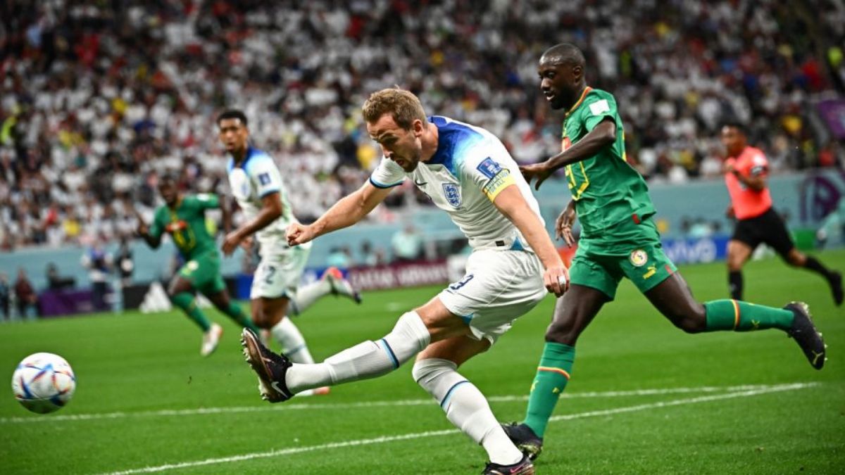 inggris vs Senegal dalam babak 16 besar Piala Dunia 2022. Inggris menang 3-0 dan bertemu dengan Prancis di babak selanjutnya. [Foto: Suara.com / Anne-Christine POUJOULAT-AFP]