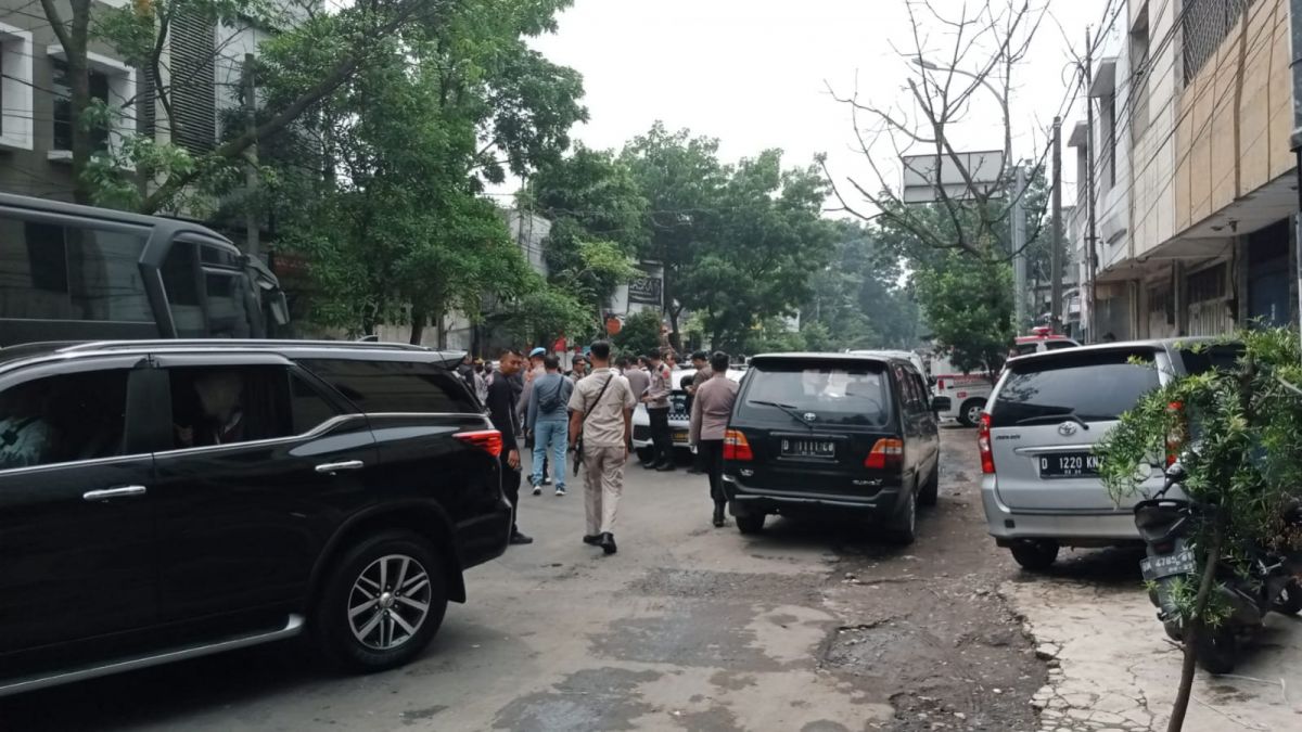 Terjadi sebuah ledakan yang diduga bom bunuh diri di Polsek Astanaanyar, Kota Bandung. [Foto: Yudistira]
