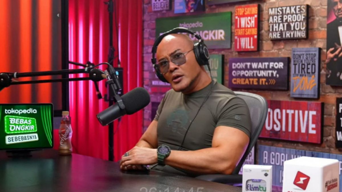 Deddy Corbuzier membahas Lord Rangga bersama Jeri [YouTube Deddy Corbuzier]