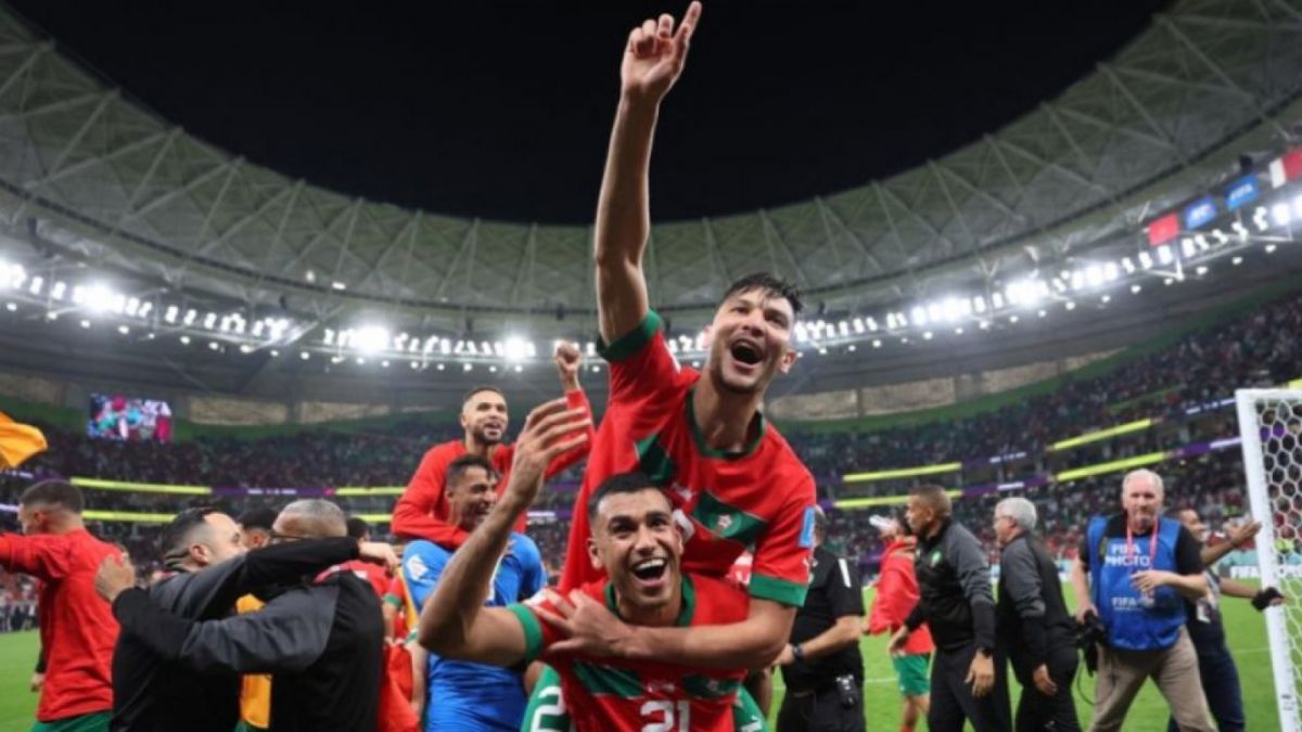 Selebrasi Pemain Timnas Maroko usai mengalahakn Portugal dan lolos ke babak semifinal. [Foto:  reuters.com]