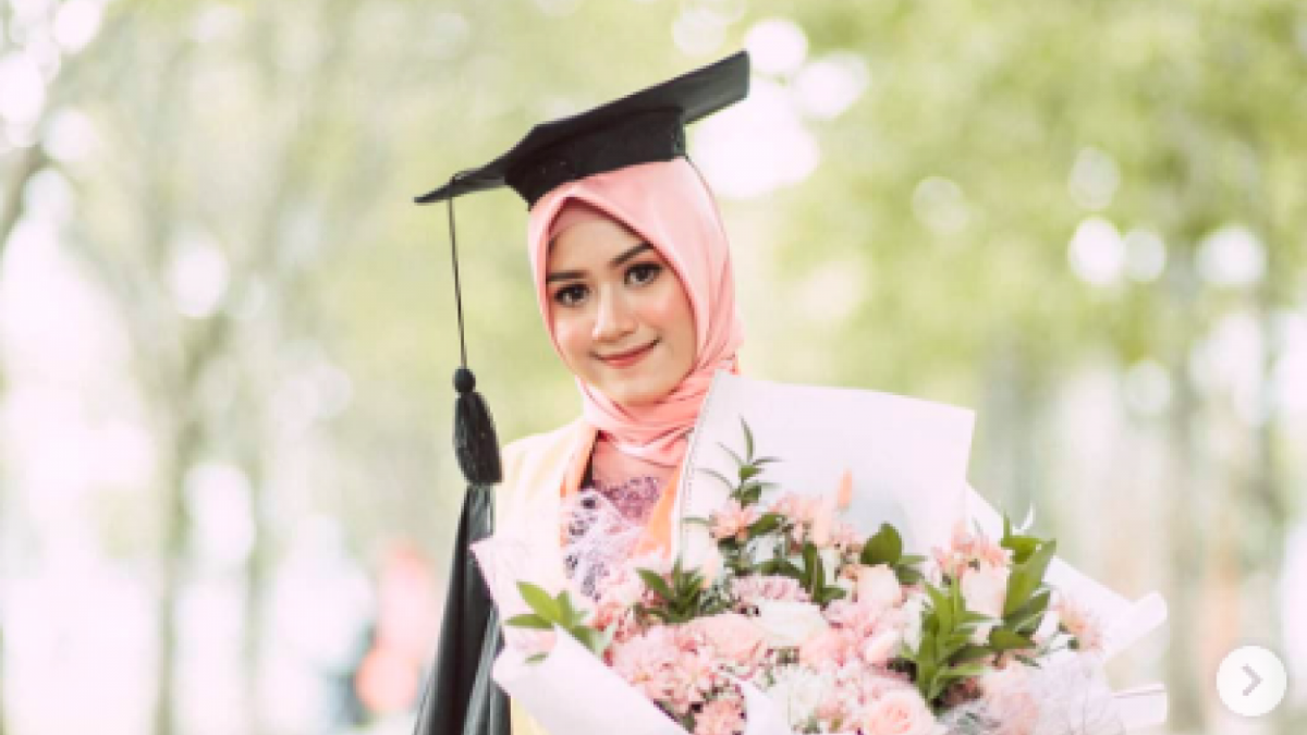 Kaesang Pangarep Unggah Foto Istri Pertama Kalinya, Netizen Malah Salfok Sama Rambut Erina Gudono yang Basah [suara.com]