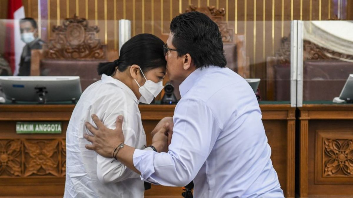 dari hasil pemeriksaan tes poligraf menyebutkan kalau Putri Candrawathi dan Ferdy Sambo berbohong berbeda dengan Ricky Rizal dan Bharada E yang jujur. [Foto: Suara.com /ANTARA FOTO- Galih Pradipta]
