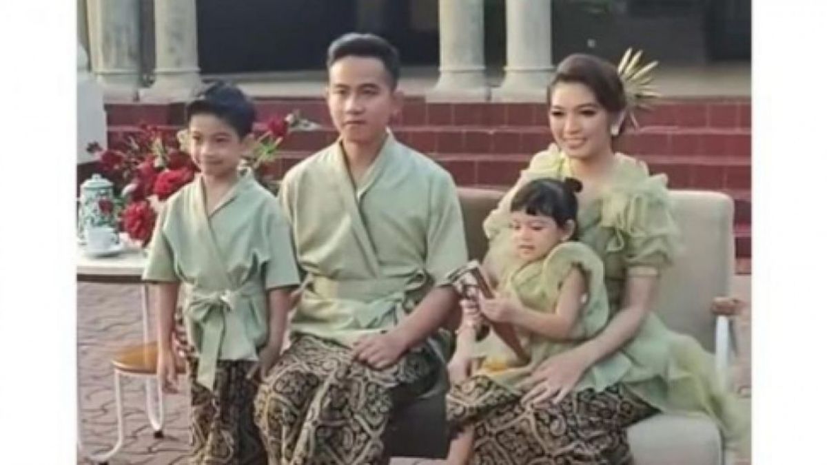 Keluarga Gibran dan Selvi Ananda [Foto:  Instagram - riomotret]