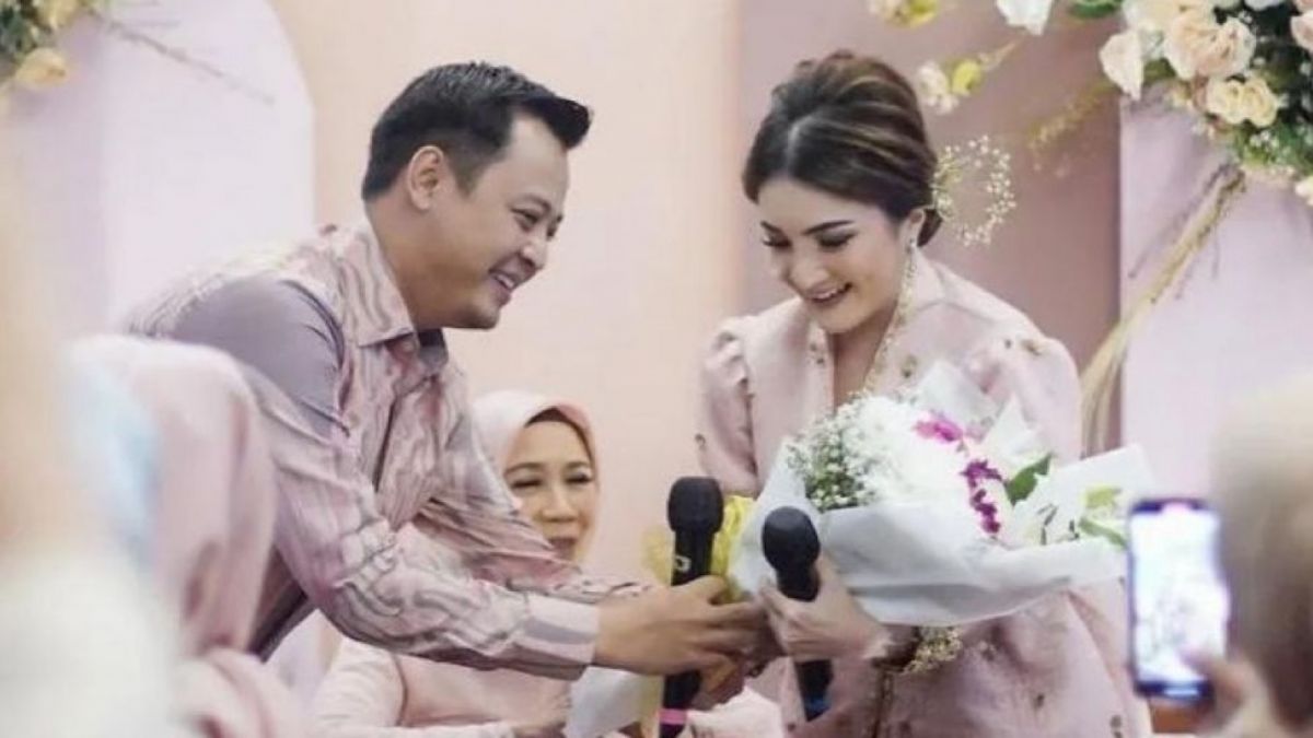 Kiki Amalia dan suaminya Agung, merencakana program hamil dan mengungkap ingin memiliki anak perempuan. [Foto: Instagram - kikiamaliaworld]