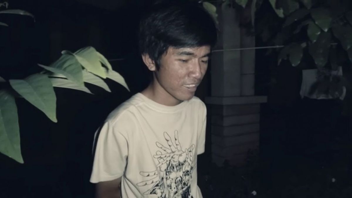 Tiko yang merawat Ibu Eny mendapatkan tawaran kerja dan gaji besar dari Jhon LBF [Foto: Tangkapan Layar YouTube Bang Brew TV]