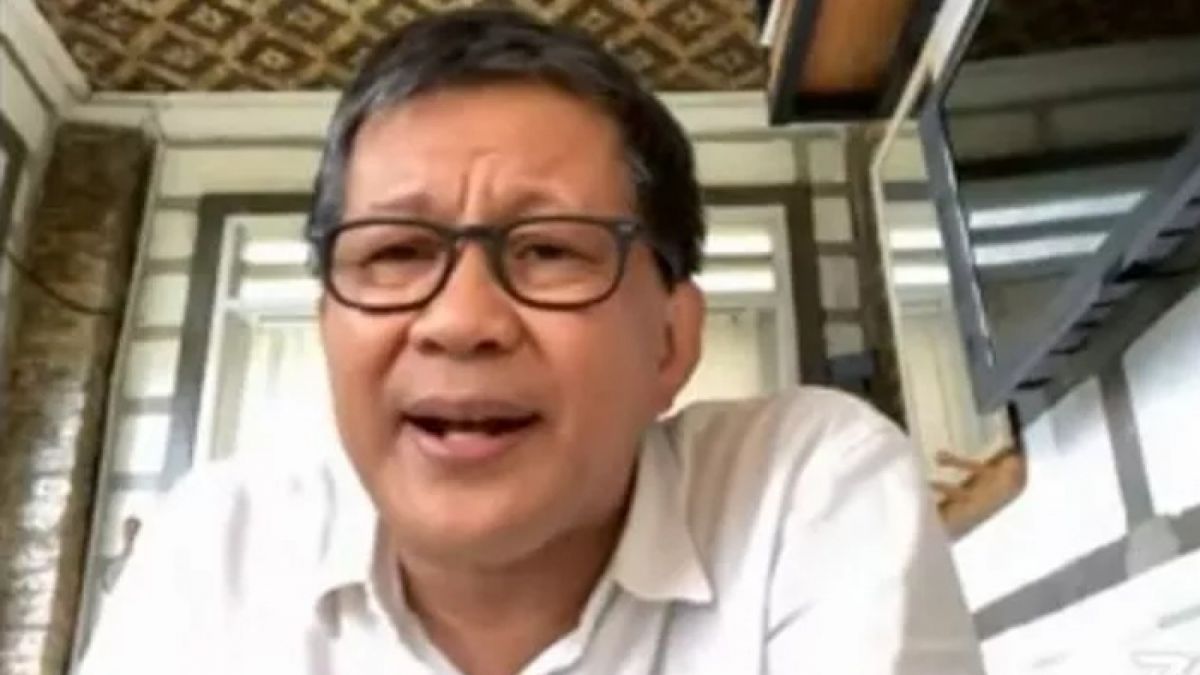 Sebagai politisi, Jokowi disebut Rocky Gerung, bisa saja mengambil alih PDIP. [tangkapan layar youtube]