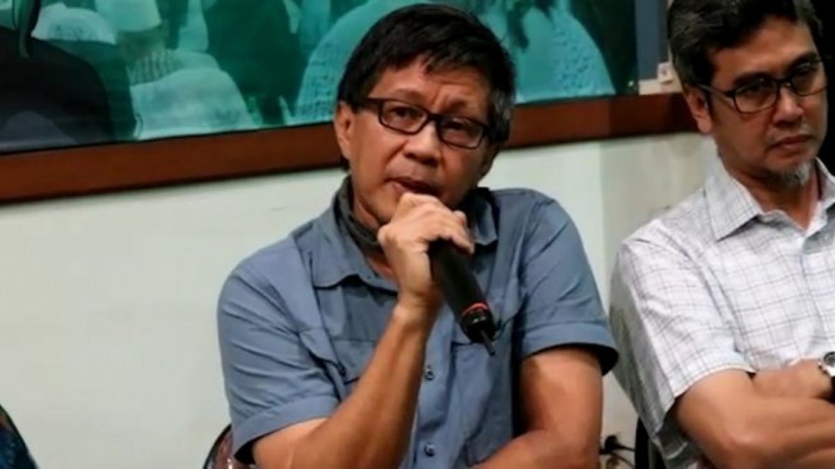 Rocky Gerung mengatakan Ganjar Pranowo sudah berantakan, diusir PDIP. [suara.com/achmad ali]
