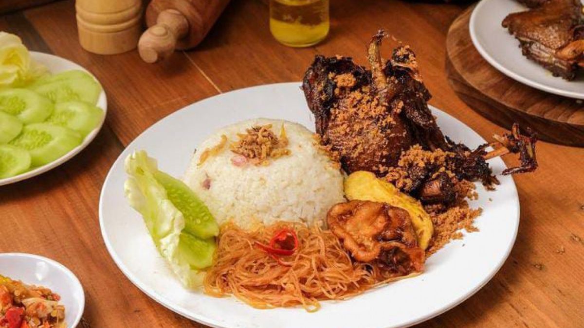 Salah satu menu yang disajikan di Bebek Lima Pandawa di Garut, cocok untuk disantap usai menikmati wisata alam. [Foto: Instagram Bebek Lima Pandawa]