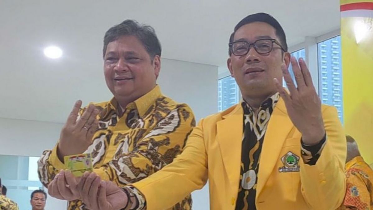 Ketua Umum (Ketum) Partai Golkar Airlangga Hartarto bersama Gubernur Jawa Barat Ridwan Kamil saat di Kantor DPP Partai Golkar, Jakarta, Rabu (18/1/2023) lalu. [Foto: Suara.com / ANTARA - Melalusa Susthira]