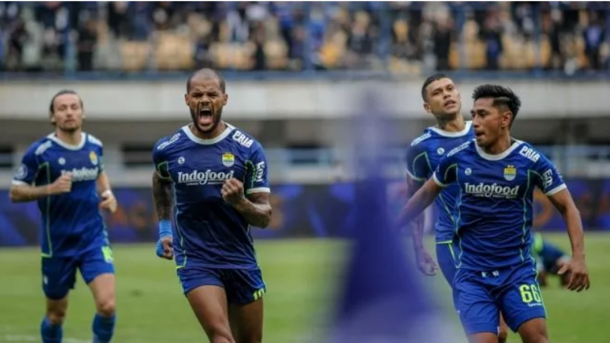 Persib Bandung merobek beberapa tim untuk menembus batas atas klasmen sementara Liga 1 Indonesia. [Antara/Raisan Al Farisi]